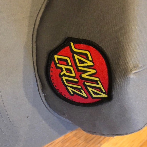 Two vans hats and one Santa Cruz hat and 2 sticker - Picture 3 of 8